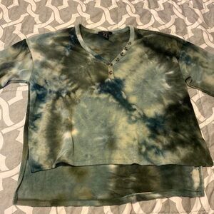 NWOT Forever 21 fuzzy green tiedye 3/4 sleeve hi low top